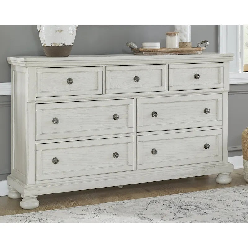 Signature Design by Ashley Robbinsdale 7 Drawer Dresser